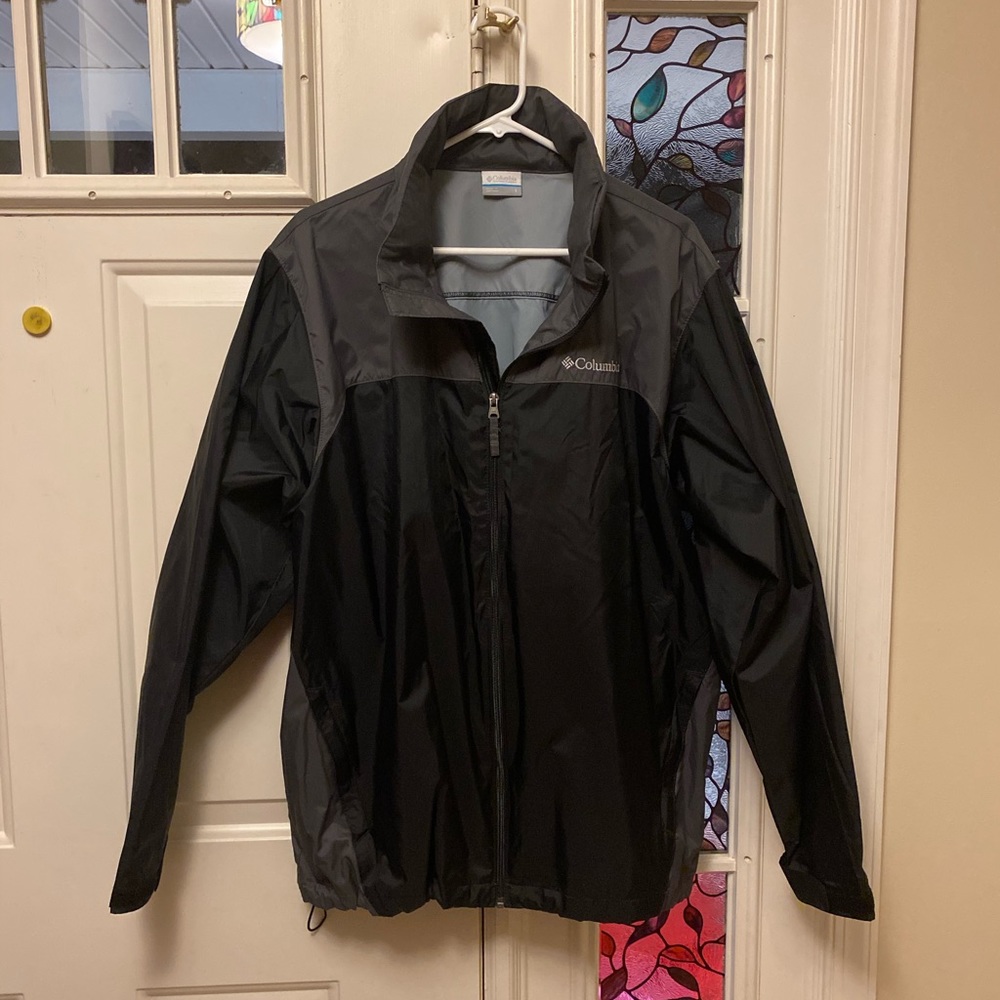 Packable Columbia Windbreaker Black and Gray